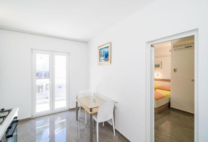 شقة غرفة واحدة مطلة على الحديقة, Rooms & Apartments Barišić