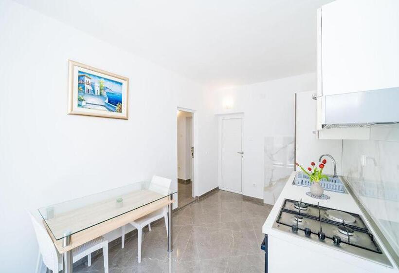 Апартаменты 1 Спальня Вид на Сад, Rooms & Apartments Barišić