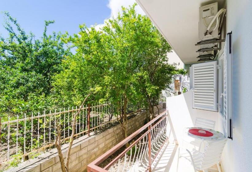 إستوديو قياسى مطلّ علي الحديقة, Rooms & Apartments Barišić