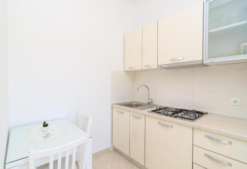 إستوديو قياسى مطلّ علي الحديقة, Rooms & Apartments Barišić