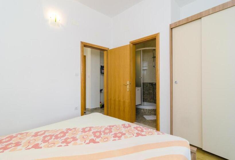 Номер Стандарт Вид на Город, Rooms & Apartments Barišić
