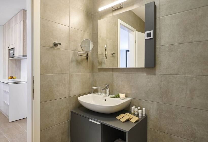 شقة غرفة نوم واحدة مطلة علي البحر مزوَّدة بشُرفة, Arancini Residence