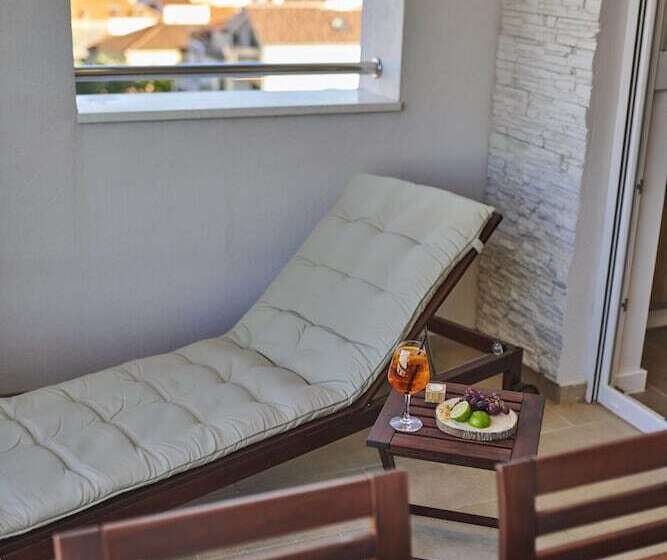 شقة غرفة نوم واحدة مطلة علي البحر مزوَّدة بشُرفة, Arancini Residence