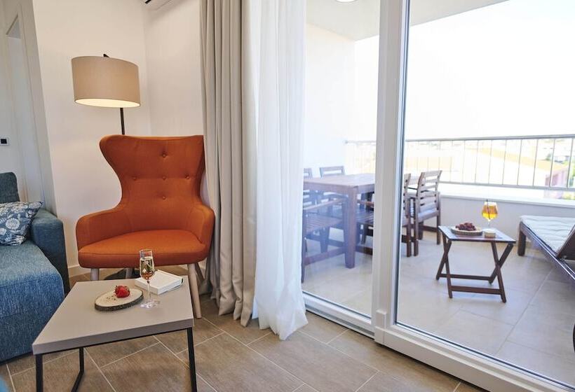 آپارتمان 2 خوابه با چشم‌انداز دریا, Arancini Residence