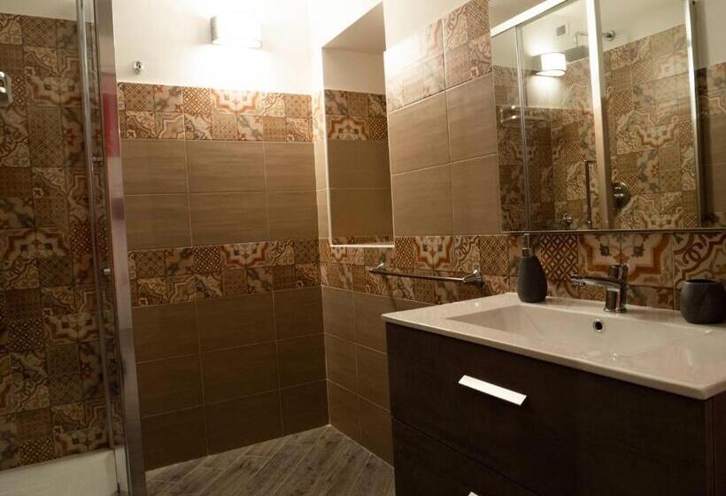 اتاق استاندارد چهار تخته, B&b Cosmoneapolitan