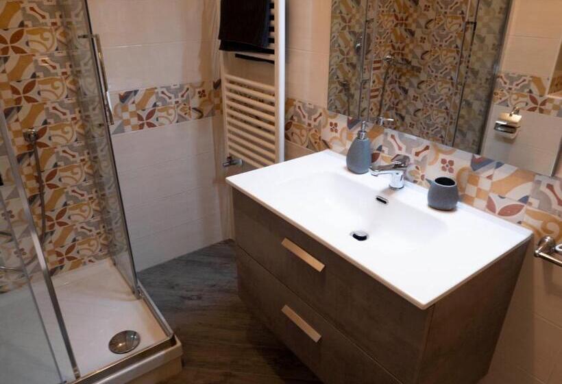 اتاق لوکس, B&b Cosmoneapolitan