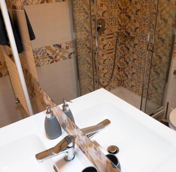 اتاق لوکس, B&b Cosmoneapolitan