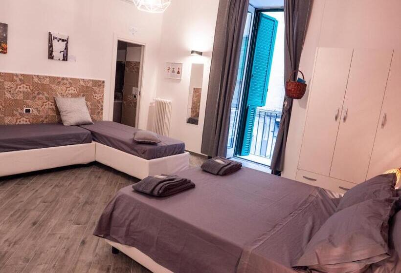 اتاق استاندارد چهار تخته, B&b Cosmoneapolitan