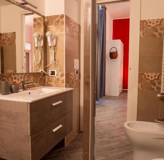 اتاق استاندارد چهار تخته, B&b Cosmoneapolitan