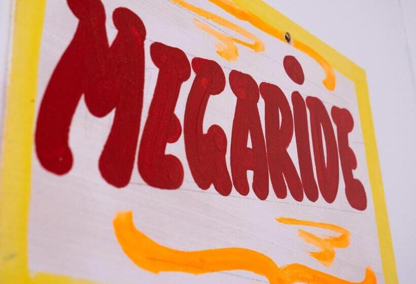 اتاق استاندارد چهار تخته, B&b Cosmoneapolitan