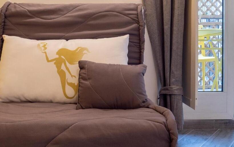 اتاق لوکس, B&b Cosmoneapolitan