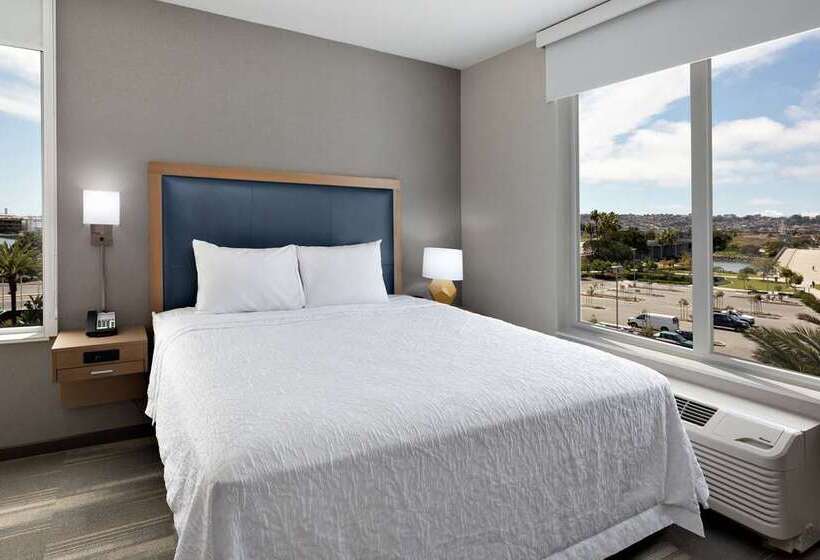 חדר סטנדרט עם נוף, Hampton Inn & Suites Erie Bayfront