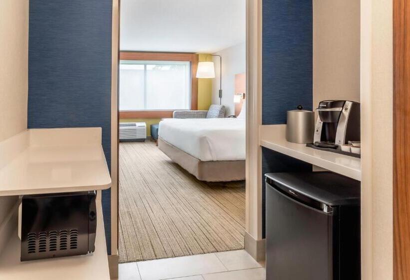 Номер Стандарт Кровать Кинг Адаптированный для Инвалидов, Holiday Inn Express Milwaukee West Allis By Ihg