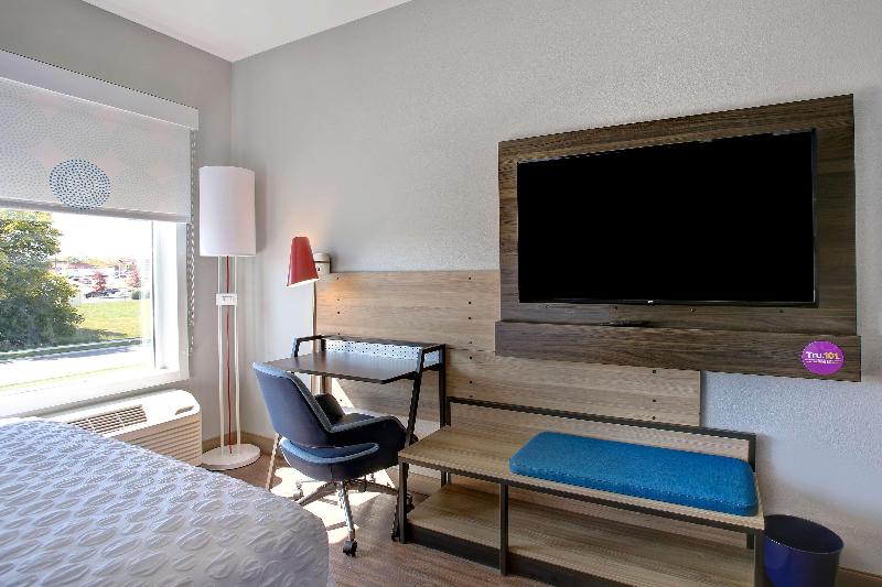 带大床的标准间, Tru By Hilton Monroe