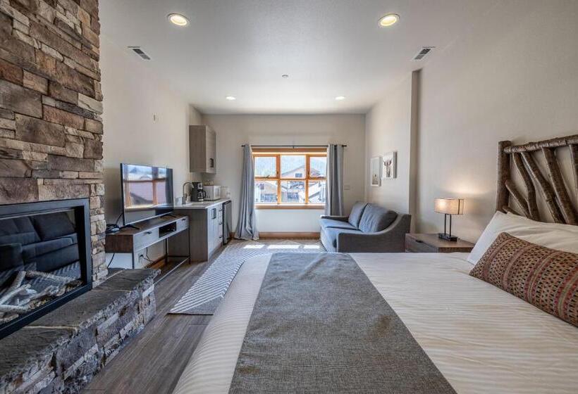 스탠다드 스튜디오, Alpen Dorf Pension