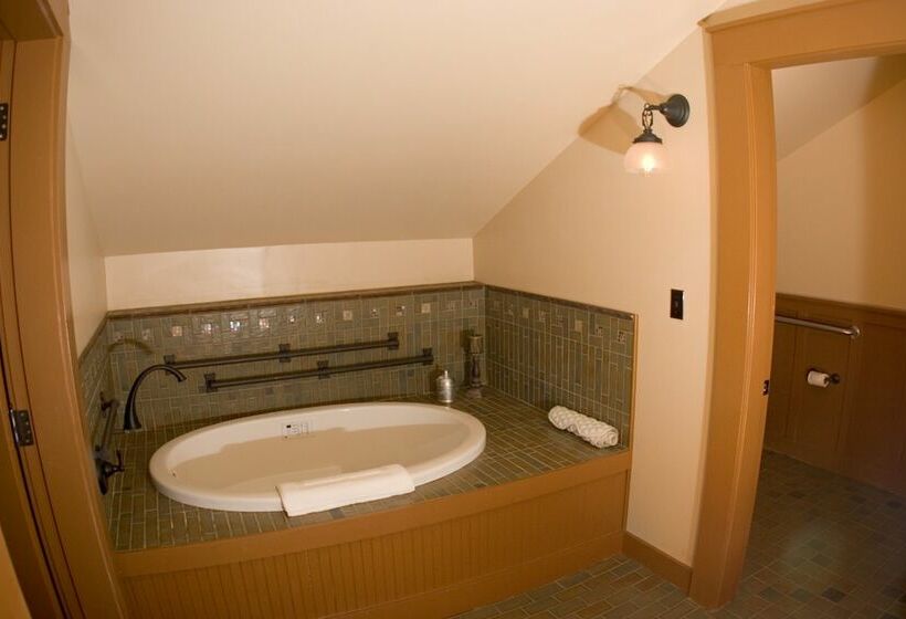 适合残疾人士使用的套间, Mccloud Mercantile