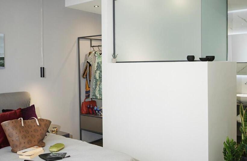 豪华房间, The Gem Society