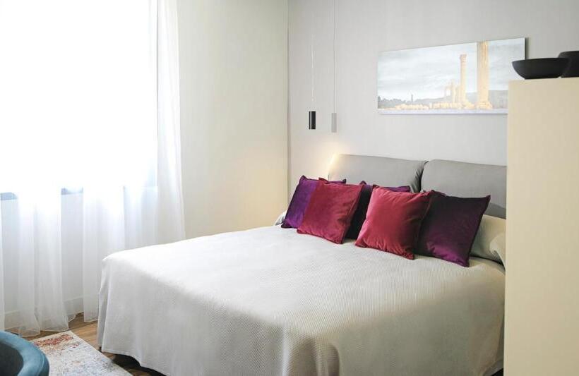 豪华房间, The Gem Society