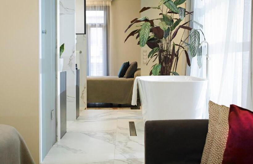 高级套房, The Gem Society