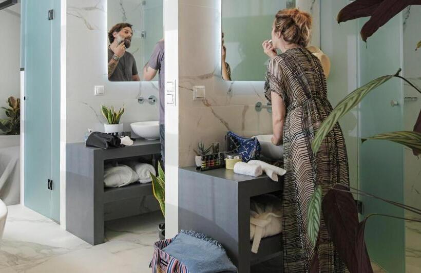 高级套房, The Gem Society