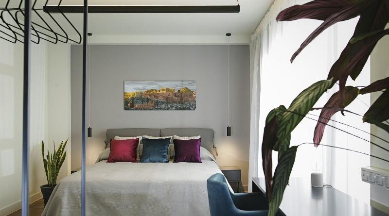 小型套房, The Gem Society