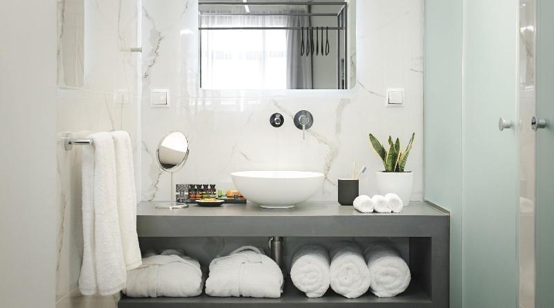 小型套房, The Gem Society