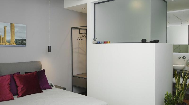 豪华房间, The Gem Society