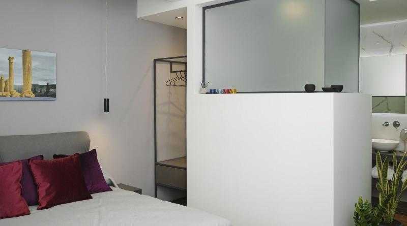 豪华房间, The Gem Society