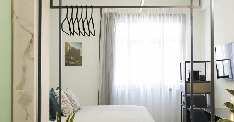 豪华房间, The Gem Society