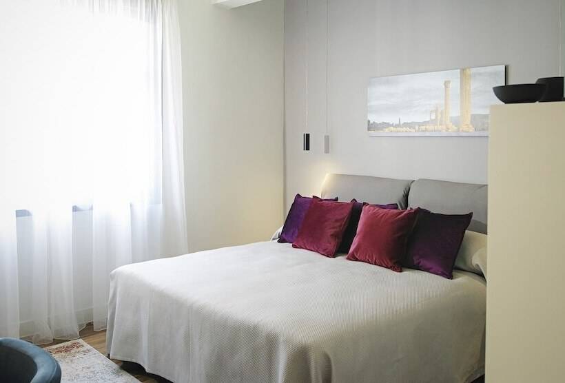 豪华房间, The Gem Society