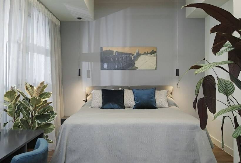 标准间, The Gem Society