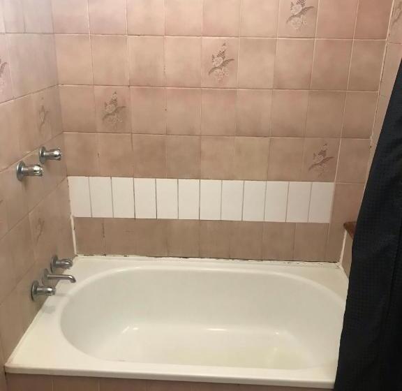 Семейный Номер, County Lodge Motor Inn