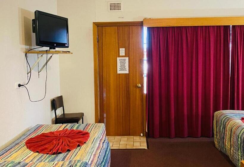 Семейный Номер, County Lodge Motor Inn