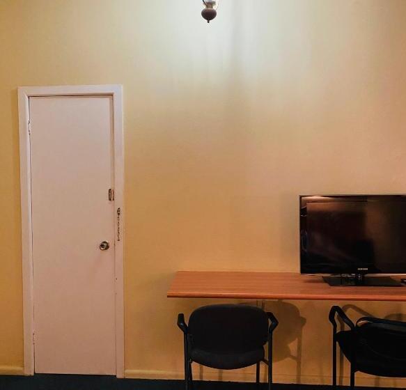 Семейный Номер, County Lodge Motor Inn