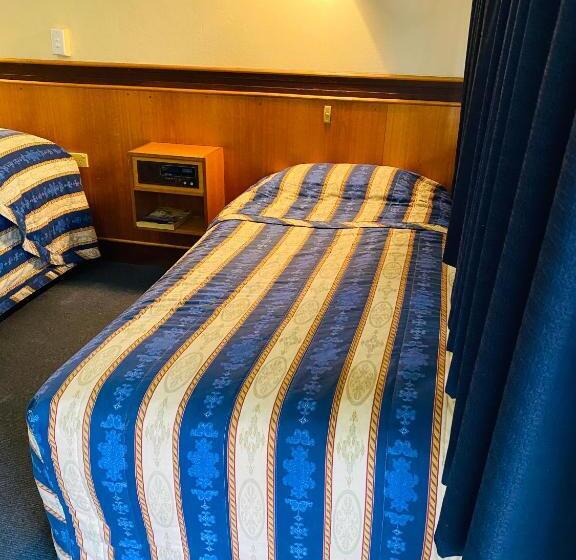 Семейный Номер, County Lodge Motor Inn