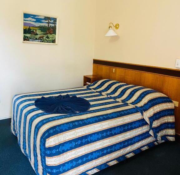 Семейный Номер, County Lodge Motor Inn