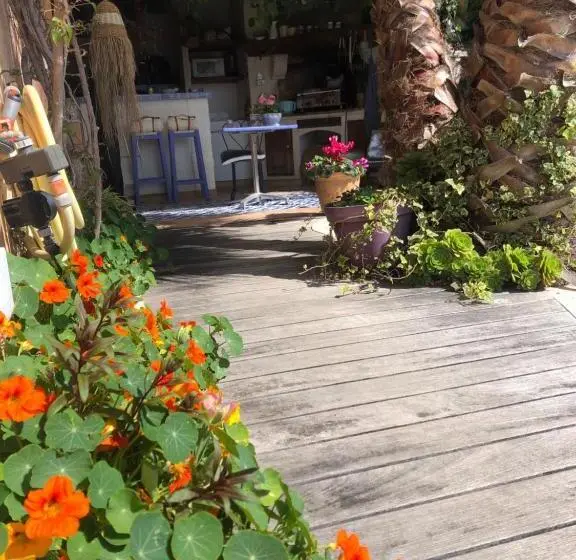 プールビュースタンダードルーム, Les Grimaldines   Maison D Hôtes