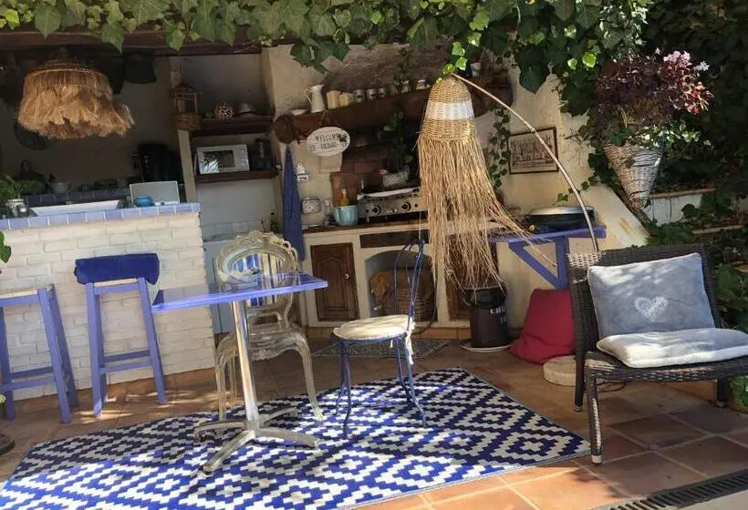 プールビュースタンダードルーム, Les Grimaldines   Maison D Hôtes