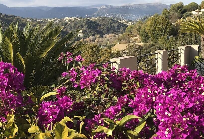 חדר סטנדרט נוף לבריכה, Les Grimaldines   Maison D Hôtes