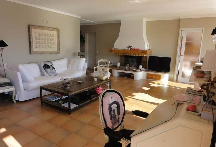 غرفة قياسية, Les Grimaldines   Maison D Hôtes