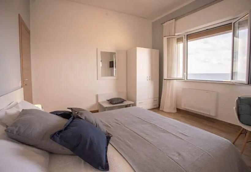 اتاق استاندارد با تخت دو نفره بزرگ, Seaview Rooms In The Center By Wonderful Italy