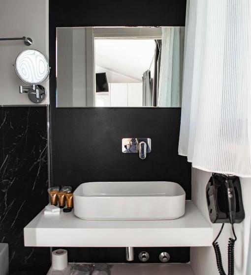 Suite with lake view, Boutique Castiglione Del Lago