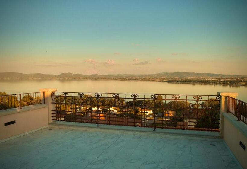 Suite with lake view, Boutique Castiglione Del Lago