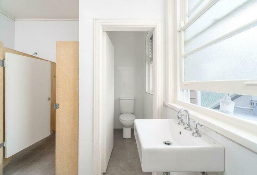 غرفة قياسية حمام مشترك, Sydney Junction