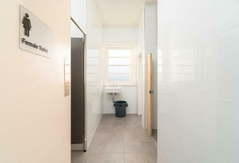 غرفة قياسية حمام مشترك, Sydney Junction