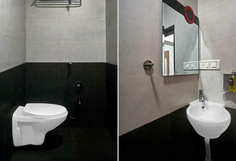 Quarto Estandar, Treebo Wow, Surat Station