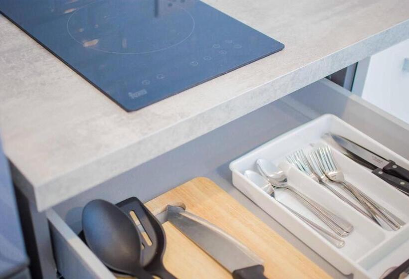 Huoneisto 2 Makuuhuonetta, Noon Village   Tower 2&3