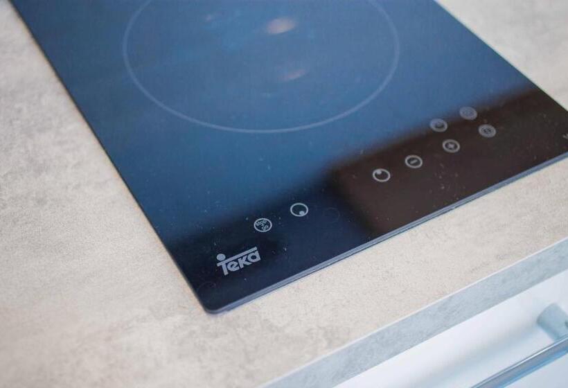 Huoneisto 1 Makuuhuone Allasnäkymä, Noon Village   Tower 2&3