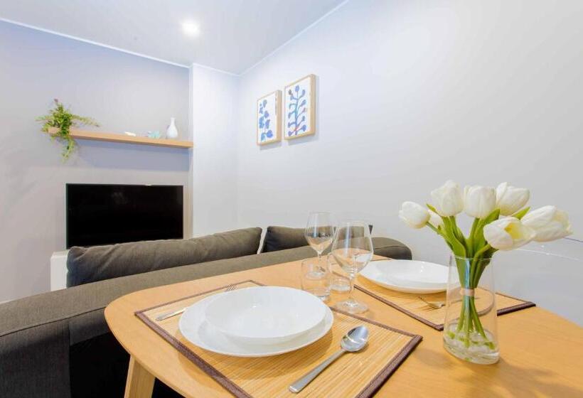 Huoneisto 1 Makuuhuone Parveke, Noon Village   Tower 2&3