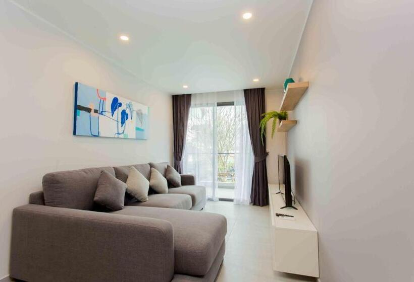 Huoneisto 1 Makuuhuone Allasnäkymä, Noon Village   Tower 2&3